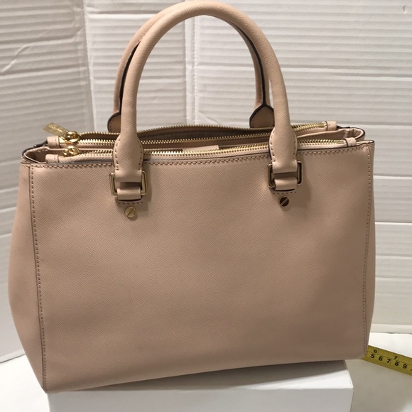 Michael Kors saffiano leather satchel with multiple compartments and zipper - Picture 3 of 11